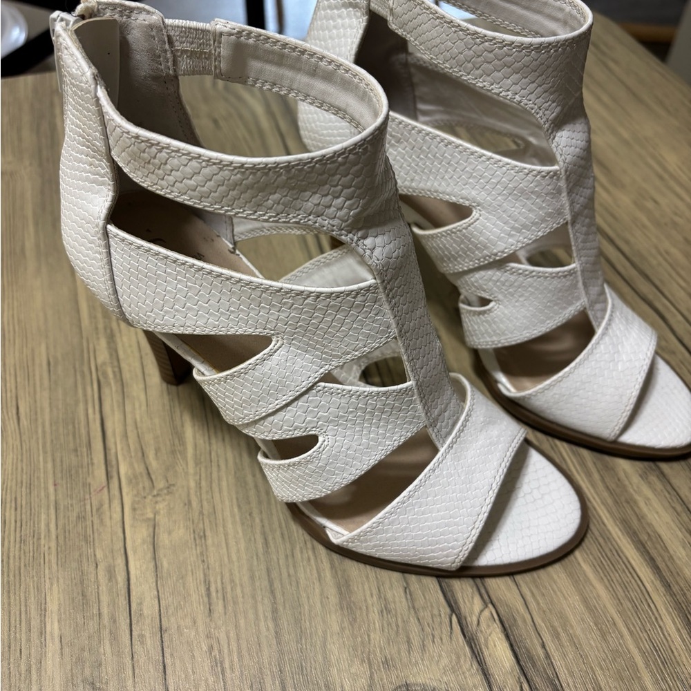 Simply Vera Vera Wang Textured Cream Heels